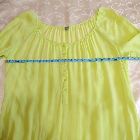 Light green flowy blouse - Picture 6 of 7